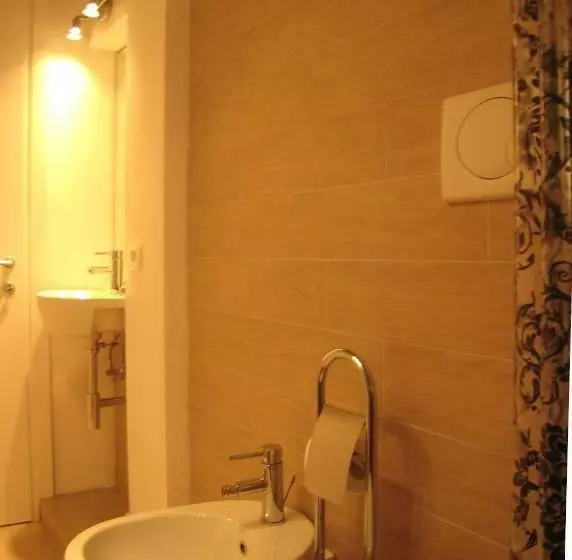 تختخواب و صبحانه Rinathos Guesthouse