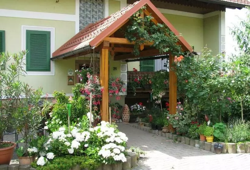 ホテル Bauernhof Flucher Plaschg