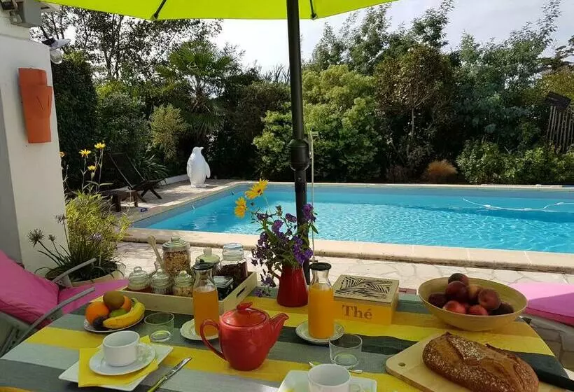 Les Yeux Bleus Bed & Breakfast