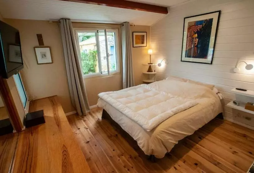 Les Yeux Bleus Bed & Breakfast
