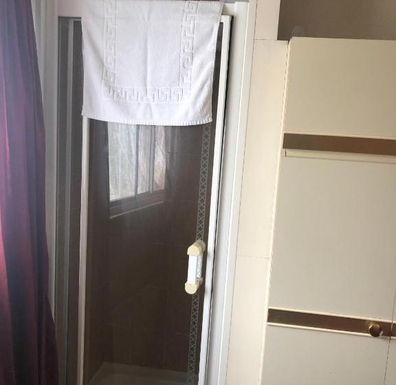 تختخواب و صبحانه Charde Guest House