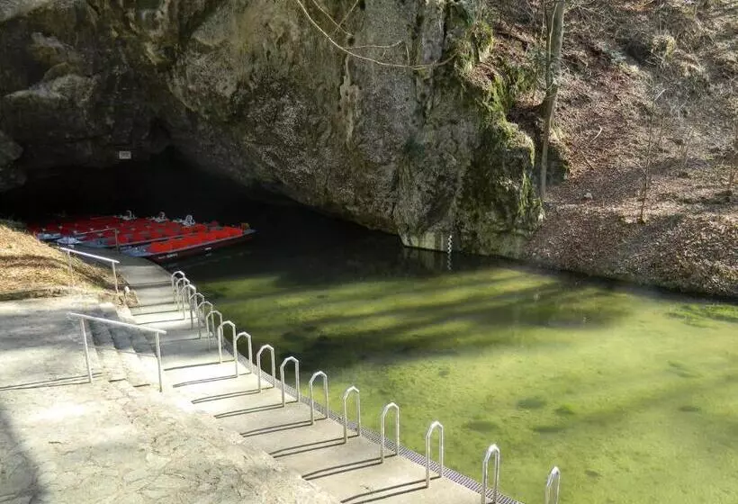 ペンション Apartmány Jedovnice