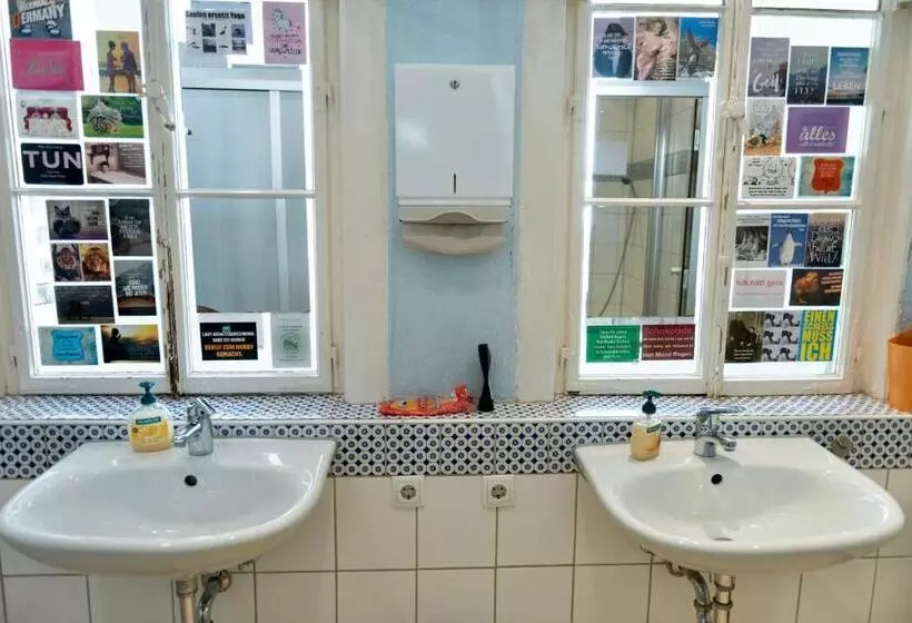 Хостел Lotte The Backpackers