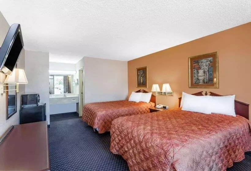 בית מלון כפרי Days Inn By Wyndham Martin