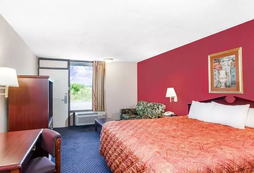 בית מלון כפרי Days Inn By Wyndham Martin