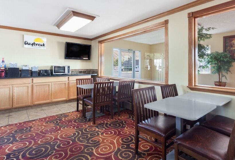 Отель Days Inn By Wyndham Yakima