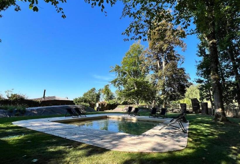 Hotel Domaine De Ronchinne  Château Et Ecuries