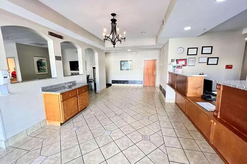 Отель Econo Lodge