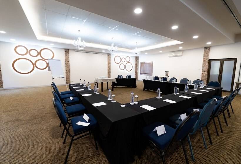 호텔 Gooderson Drakensberg Gardens Golf & Spa Resort