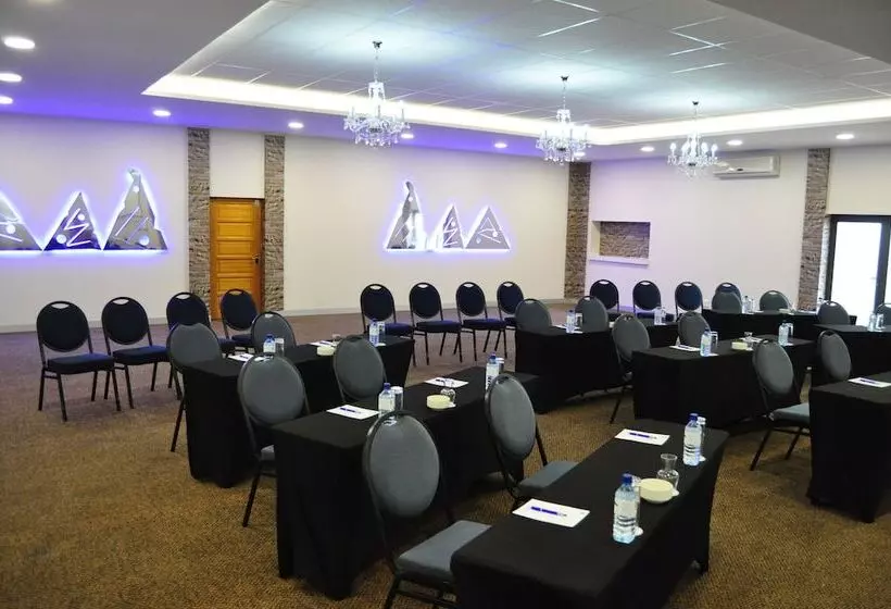 Hotel Gooderson Drakensberg Gardens Golf & Spa Resort