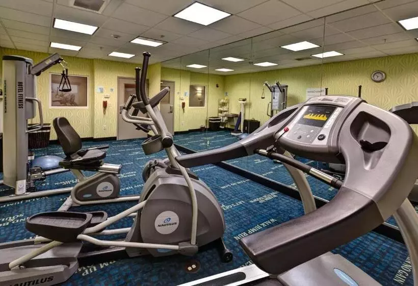 Отель Holiday Inn Express Northwest Maize, An Ihg