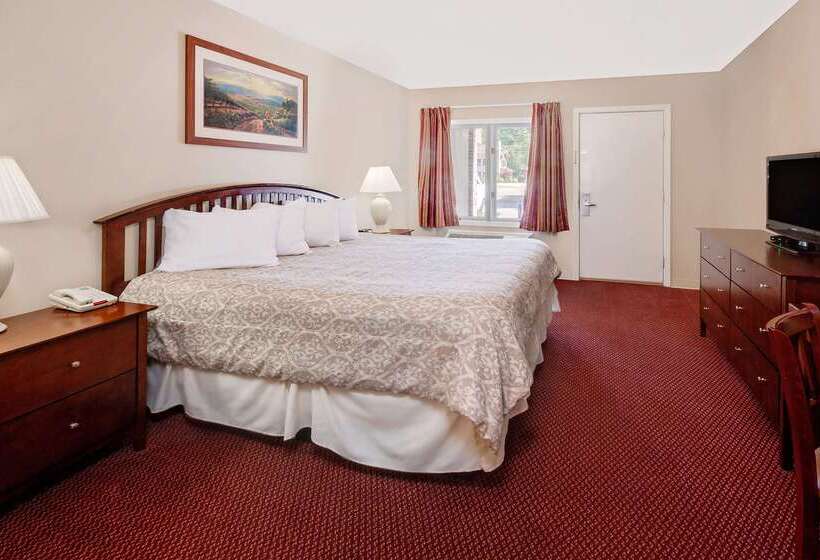 فندق Knights Inn Traverse City