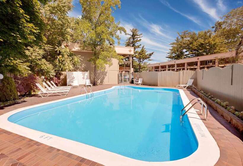 فندق Knights Inn Traverse City