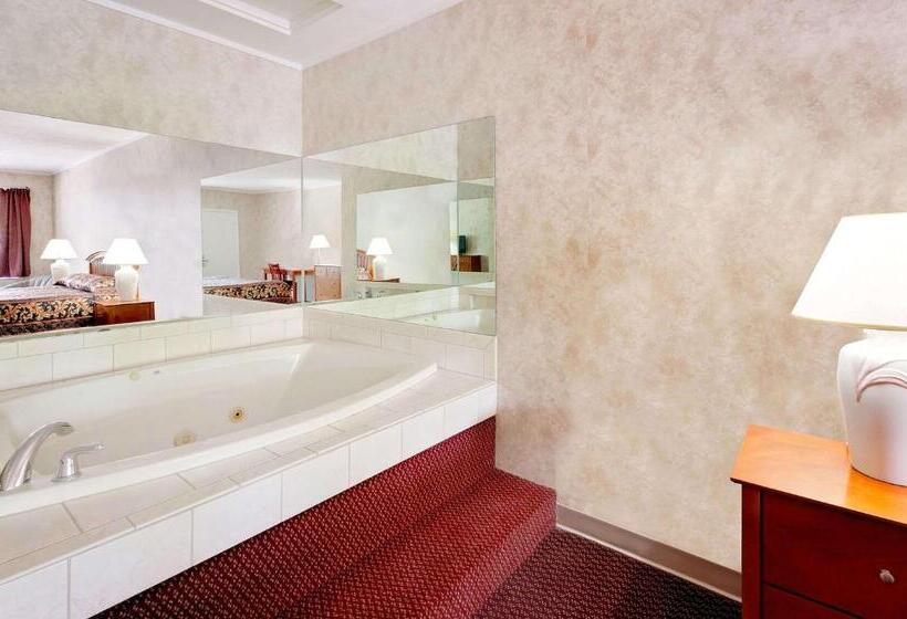 فندق Knights Inn Traverse City