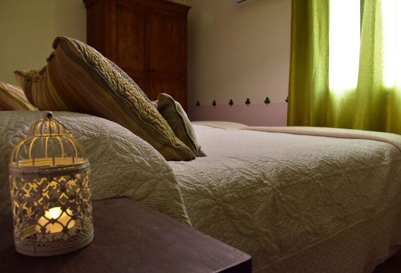 هتل Hostal Rural Molino Del Bombo