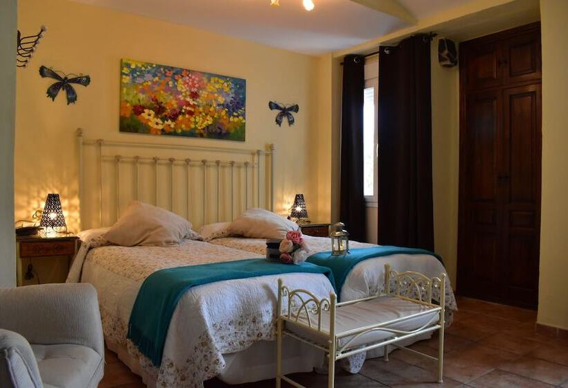 هتل Hostal Rural Molino Del Bombo