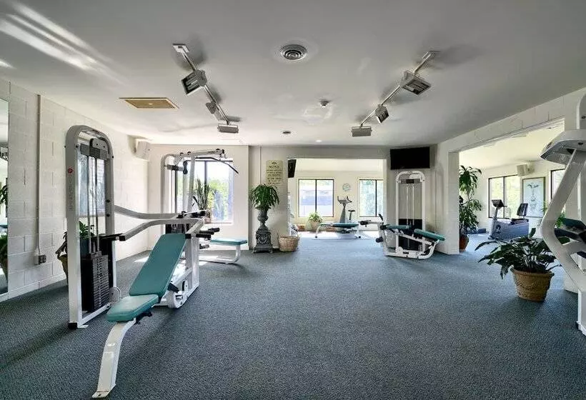 هتل Roosevelt Inn And Suites Saratoga Springs