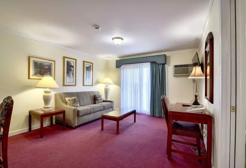 هتل Roosevelt Inn And Suites Saratoga Springs