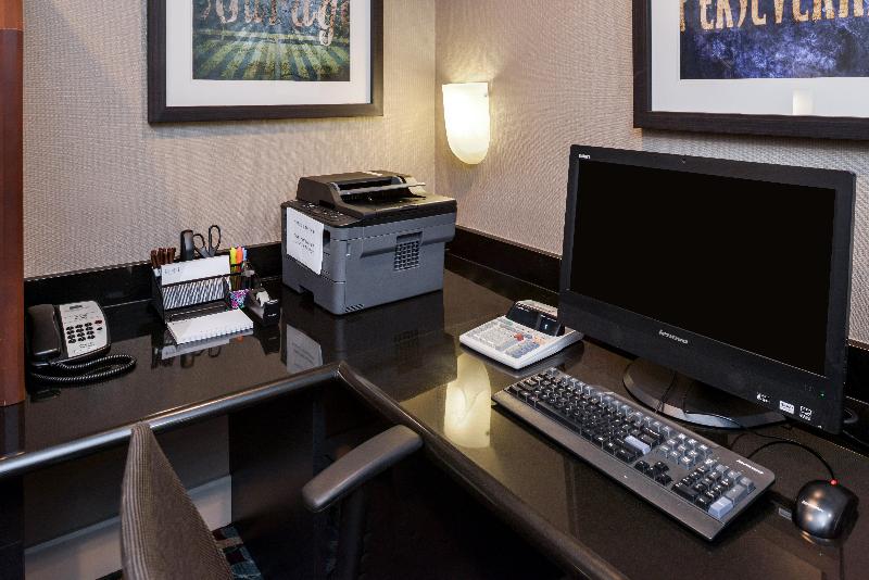 هتل Staybridge Suites Indianapolis Downtown Convention Center, An Ihg