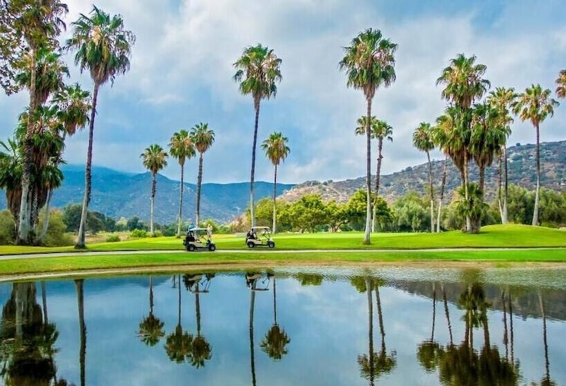 Отель Singing Hills Golf Resort