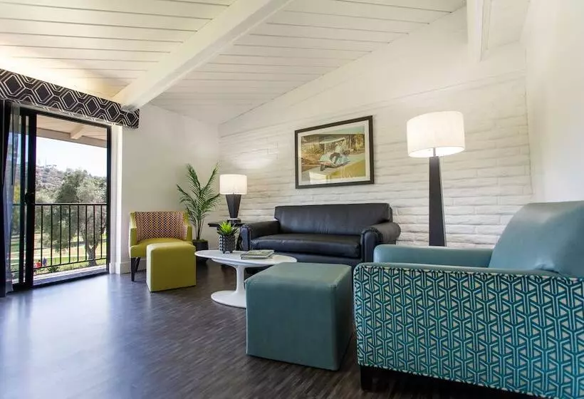 酒店 Singing Hills Golf Resort