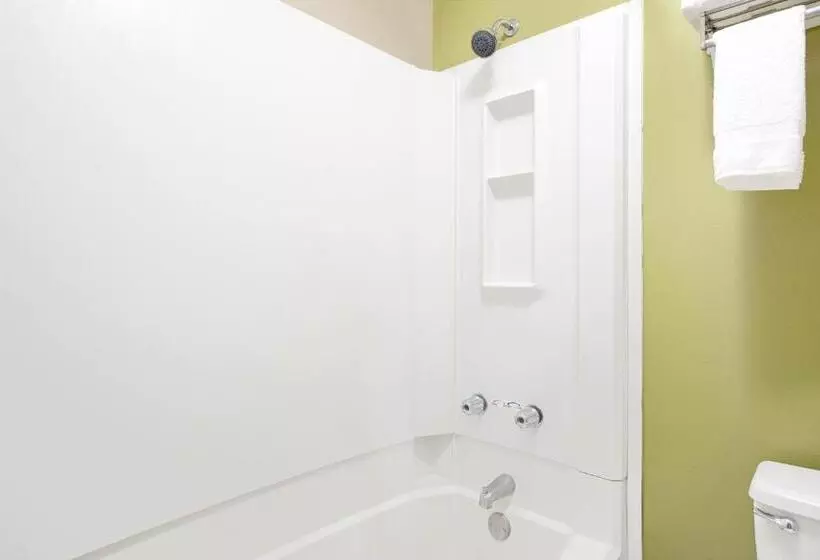 모텔 Super 8 By Wyndham Eureka/six Flags Nearby