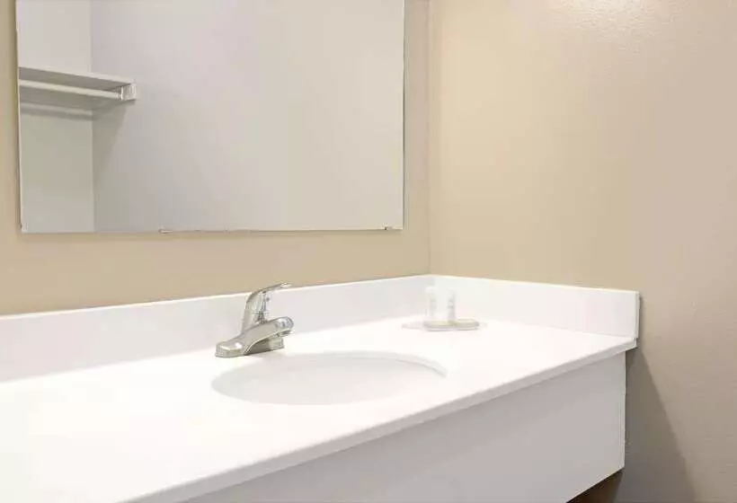 모텔 Super 8 By Wyndham Eureka/six Flags Nearby