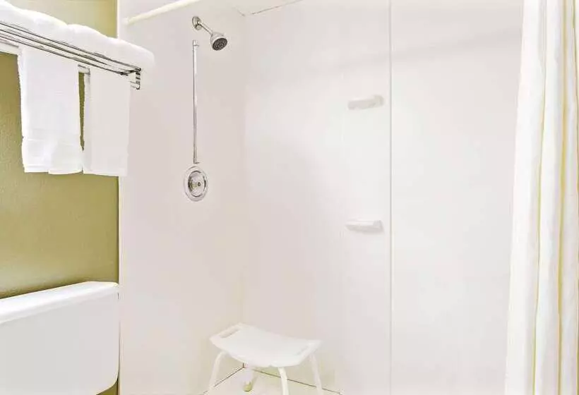 모텔 Super 8 By Wyndham Eureka/six Flags Nearby