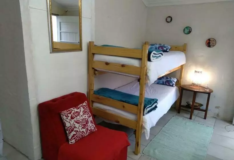 Aamiaismajoitus (B&B) Amelia's Cottage