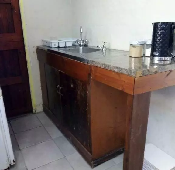 Aamiaismajoitus (B&B) Amelia's Cottage