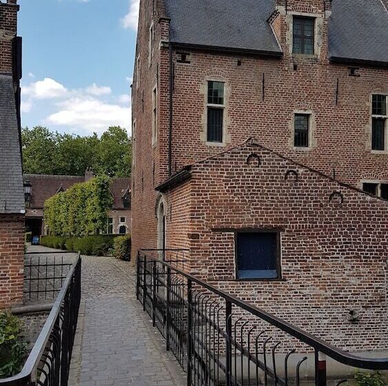 هتل Business Flats Leuven