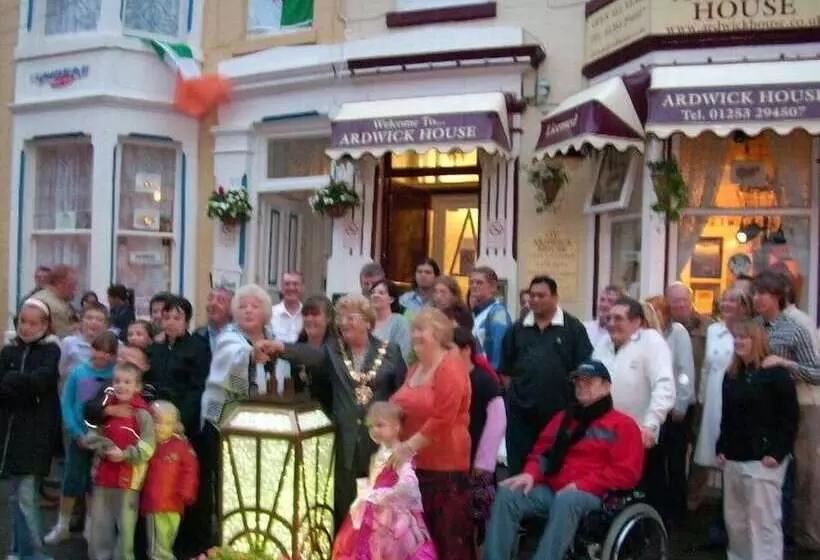 ホテル Ardwick House