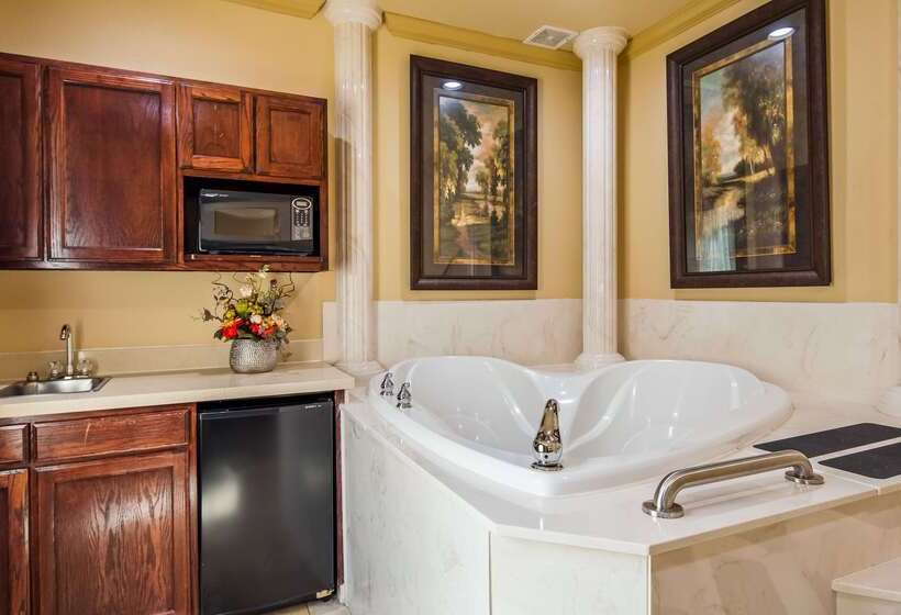 فندق Best Western Plus Crown Colony Inn & Suites