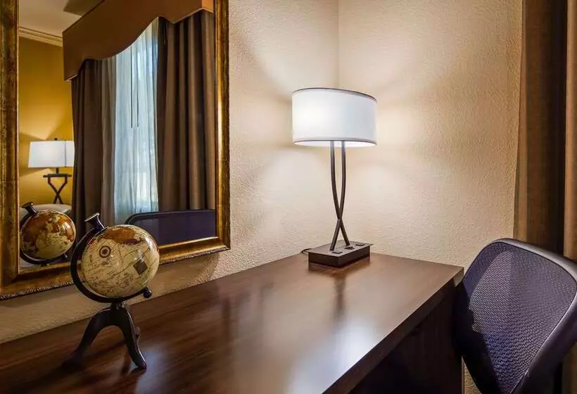 فندق Best Western Plus Crown Colony Inn & Suites