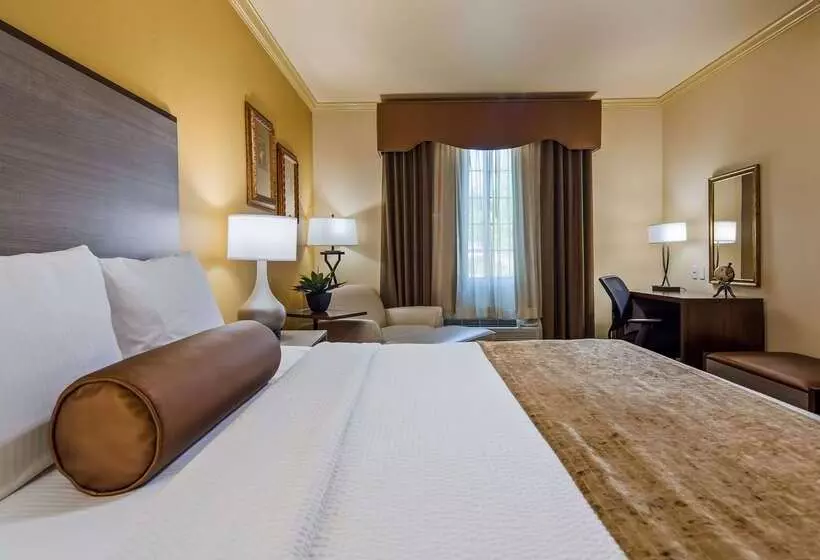 فندق Best Western Plus Crown Colony Inn & Suites
