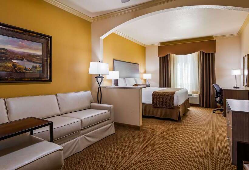 فندق Best Western Plus Crown Colony Inn & Suites