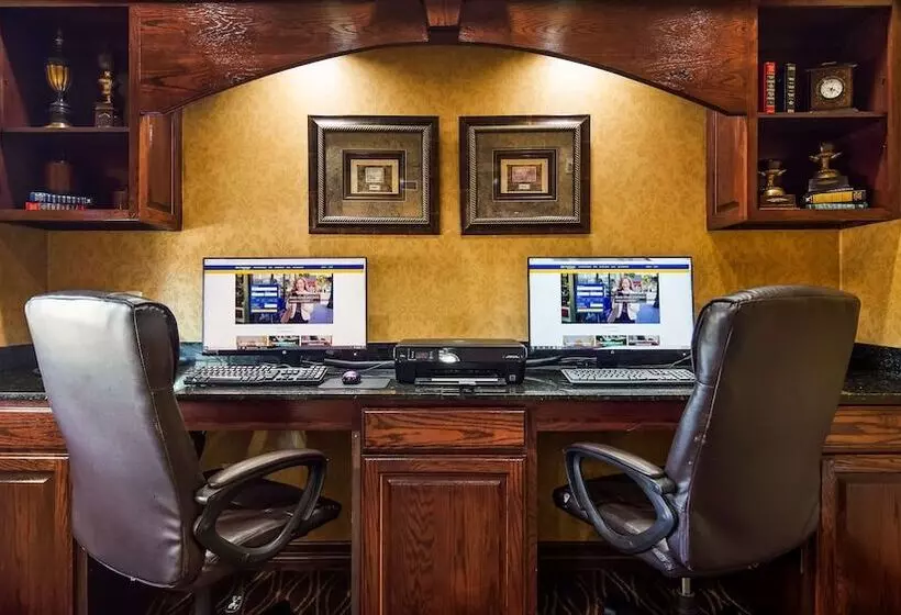 فندق Best Western Plus Crown Colony Inn & Suites