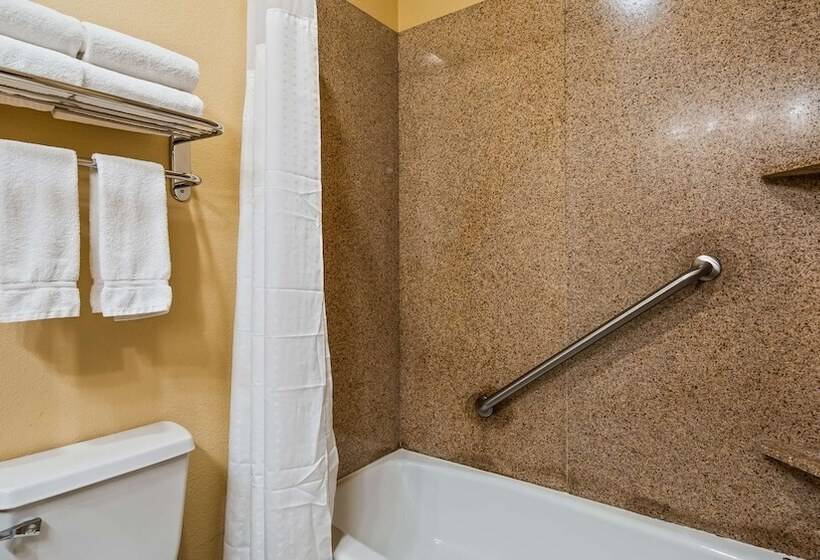 فندق Best Western Plus Crown Colony Inn & Suites