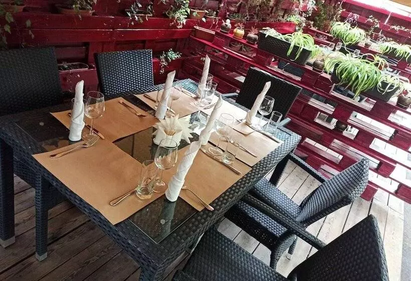 Отель Bogemia On Vavilova Street