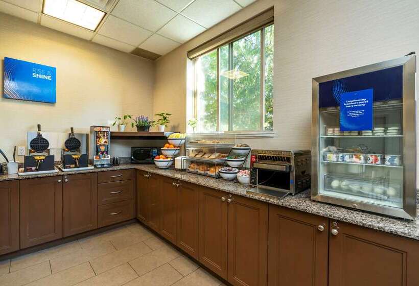 בית מלון כפרי Comfort Inn & Suites