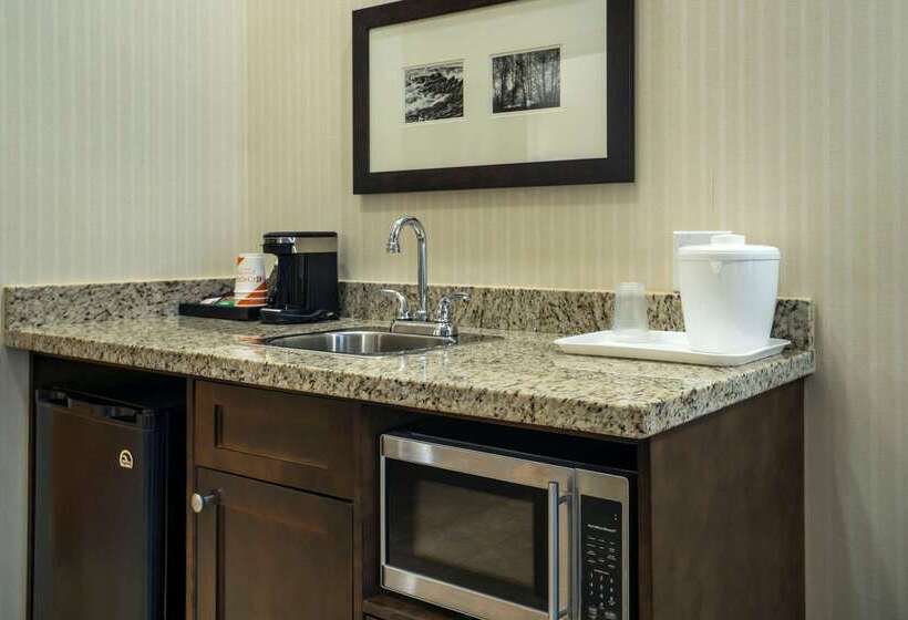 בית מלון כפרי Comfort Inn & Suites