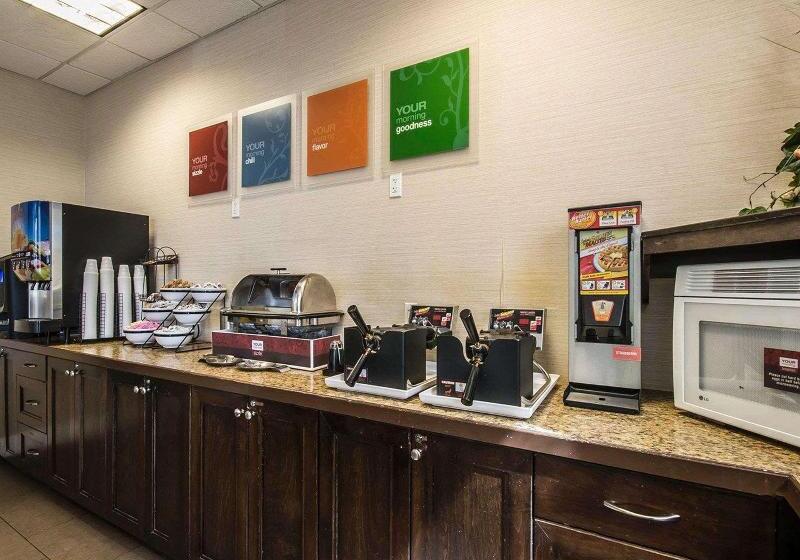 בית מלון כפרי Comfort Inn & Suites