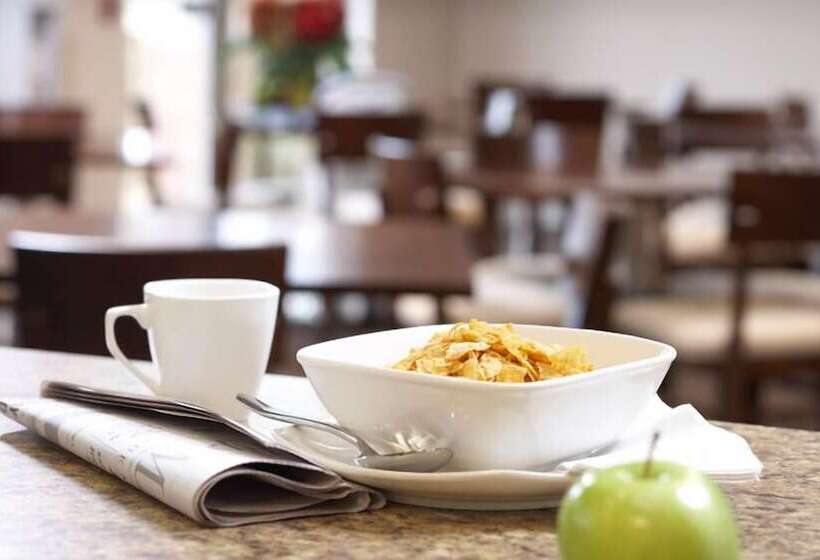 בית מלון כפרי Comfort Inn & Suites