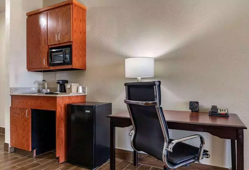 Отель Comfort Suites Granbury