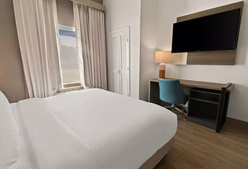 Отель Comfort Suites Granbury