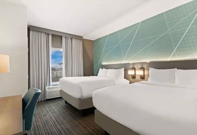 Отель Comfort Suites Granbury