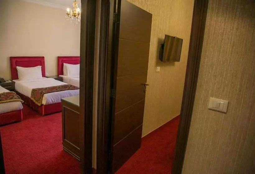 هتل Queens Suite