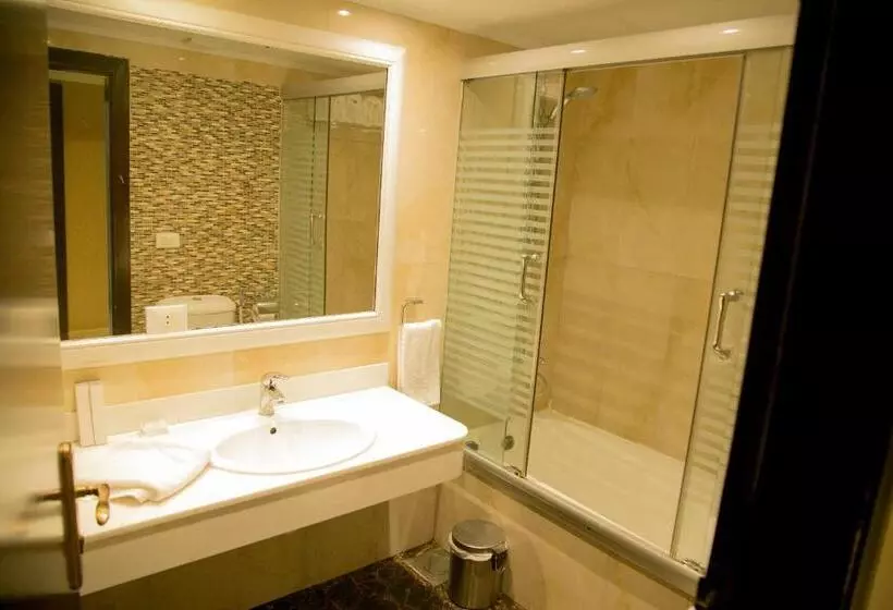 هتل Queens Suite