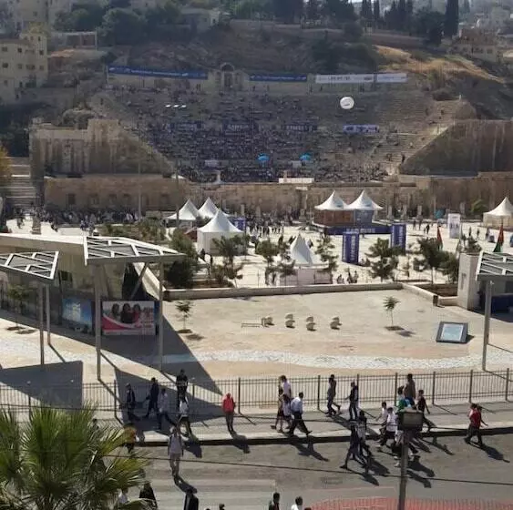هتل Roman Theater