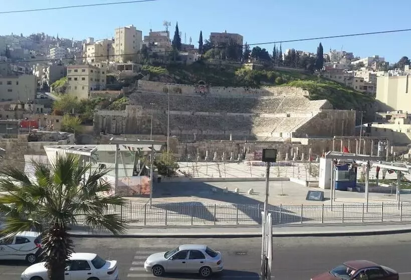 هتل Roman Theater